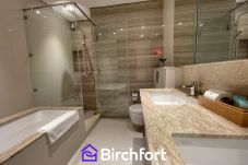 Ferienwohnung in Dubai - Birchfort - Elegant 1BR Furnished at Mulberry