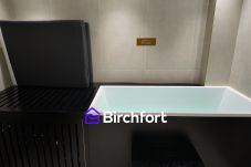 Apartamento en Dubai - Unique 2BR Luxury Apt-Jacuzzi & Burj Khalifa View